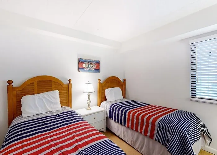 Holiday home Convenient & Breezy With Balcony Pools Tennis Sauna & Gym