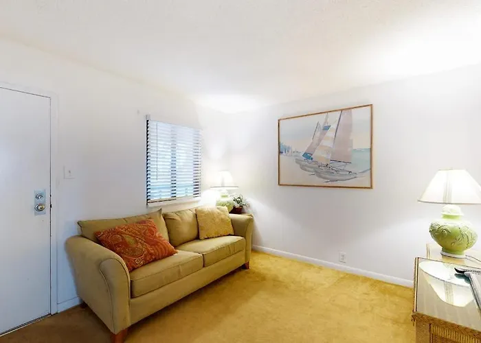 Convenient & Breezy With Balcony Pools Tennis Sauna & Gym * Ocean City