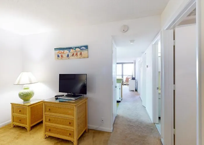 Convenient & Breezy With Balcony Pools Tennis Sauna & Gym * Ocean City