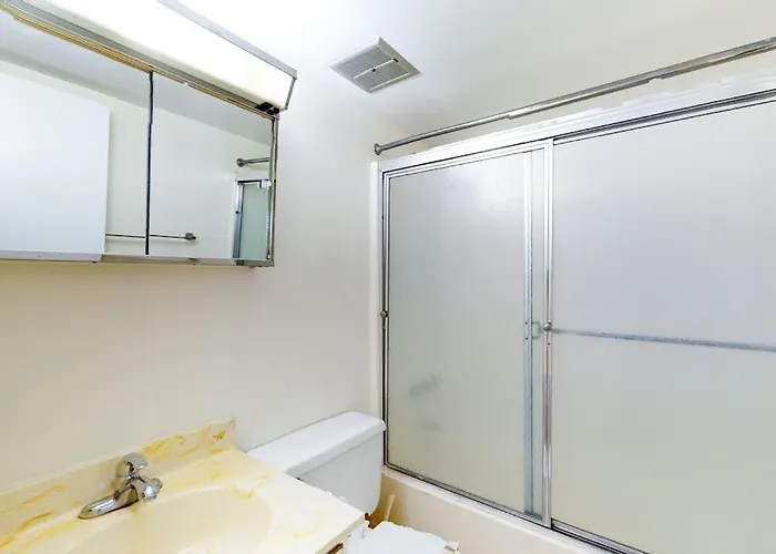 Convenient & Breezy With Balcony Pools Tennis Sauna & Gym