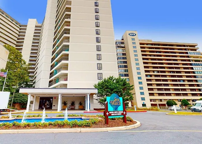 Convenient & Breezy With Balcony Pools Tennis Sauna & Gym *