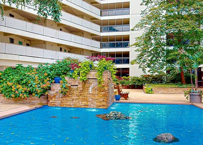 Convenient & Breezy With Balcony Pools Tennis Sauna & Gym Holiday home *