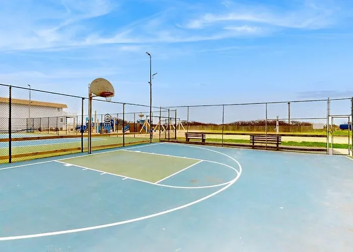 Convenient & Breezy With Balcony Pools Tennis Sauna & Gym