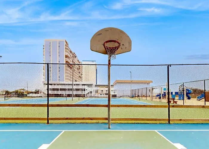 Convenient & Breezy With Balcony Pools Tennis Sauna & Gym * Ocean City