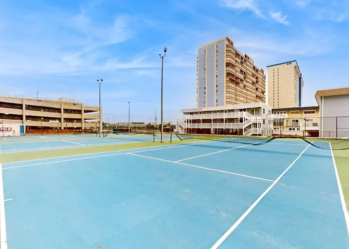 Convenient & Breezy With Balcony Pools Tennis Sauna & Gym *