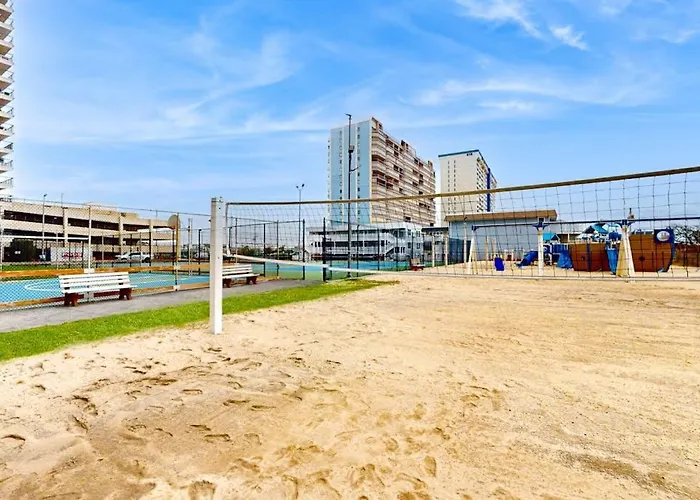Holiday home Convenient & Breezy With Balcony Pools Tennis Sauna & Gym