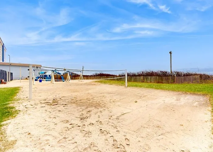 Convenient & Breezy With Balcony Pools Tennis Sauna & Gym